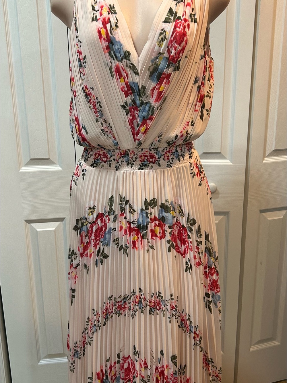 White House Black Market Cream Floral Pleated V-Neck Maxi Dress